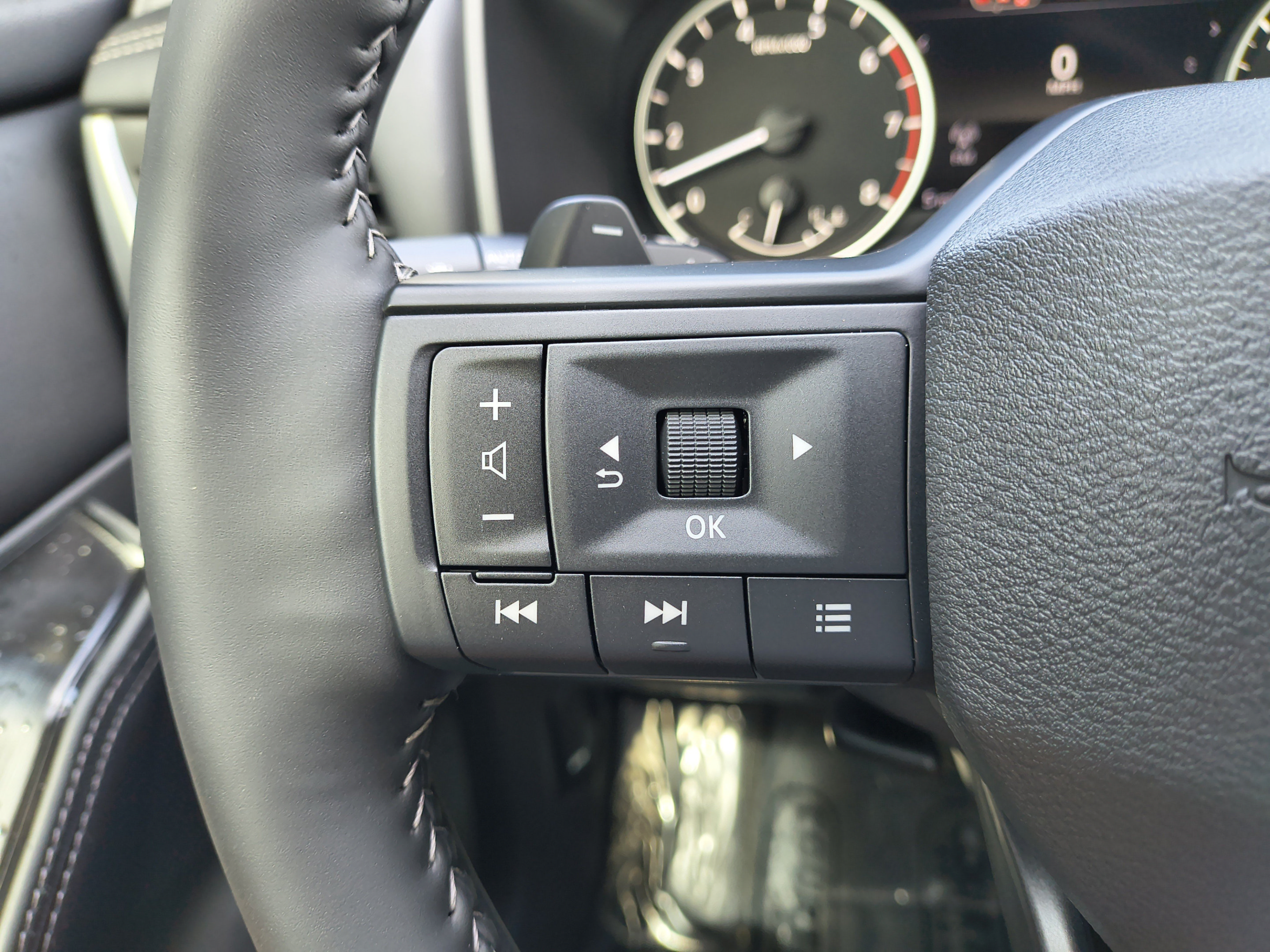 New 2026 Nissan Rogue SV FWD image 32