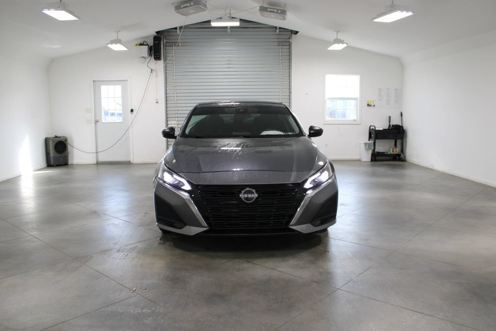 Used 2024 Nissan Altima 2.5 SV FWD image 3