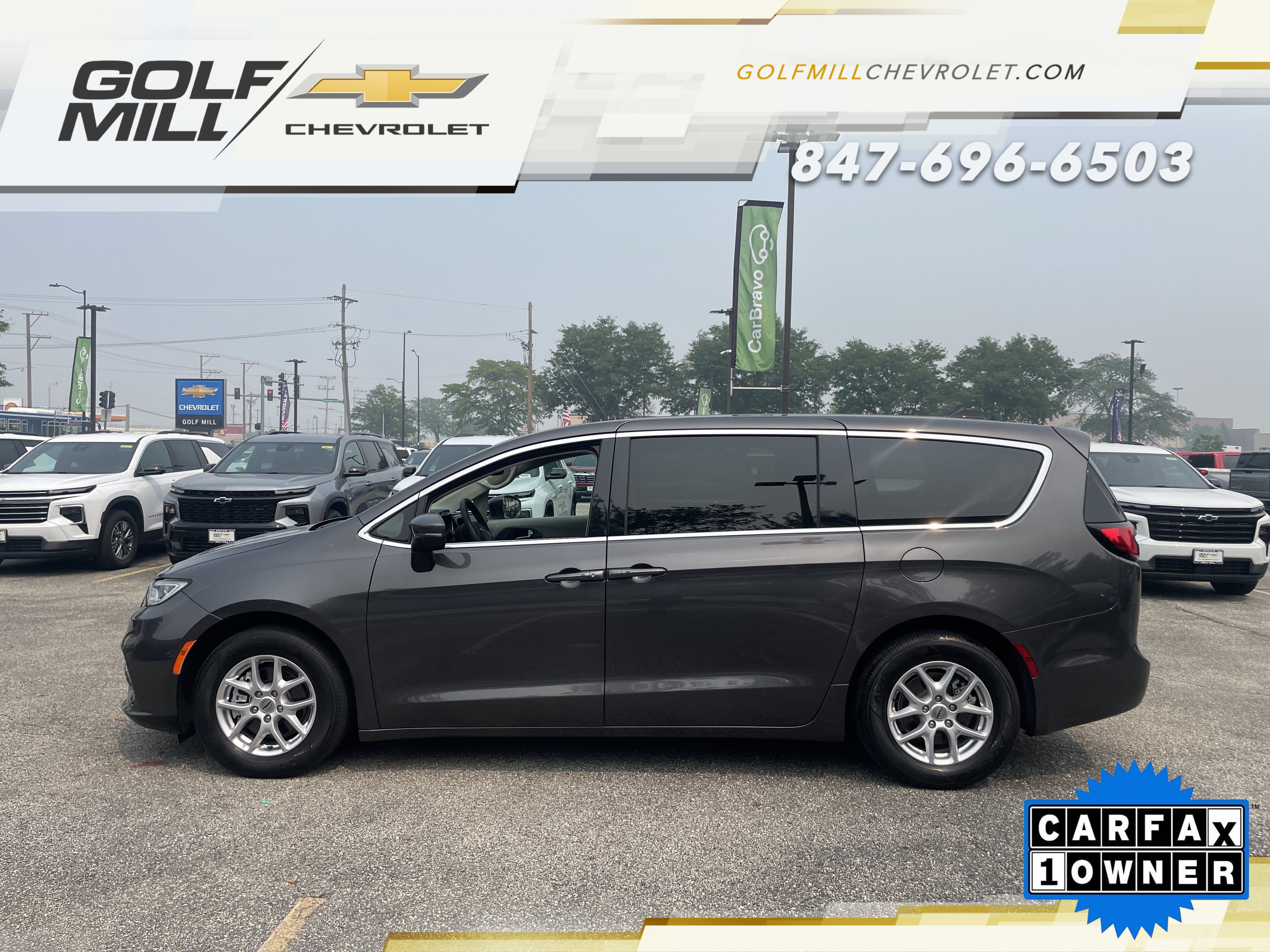 Used 2023 Chrysler Pacifica Touring-L FWD image 10