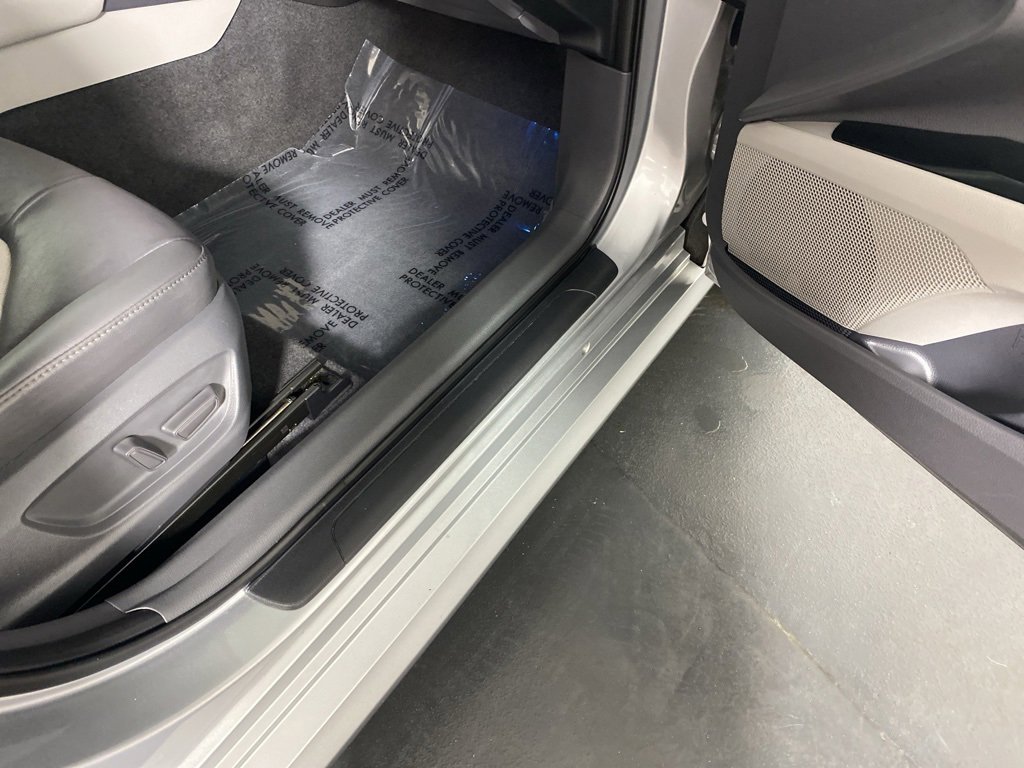 Used 2018 Toyota Camry XLE image 32