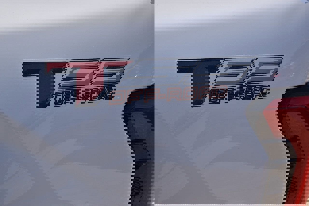 Used 2022 Toyota Tundra SR5 w/ Convenience Package image 11