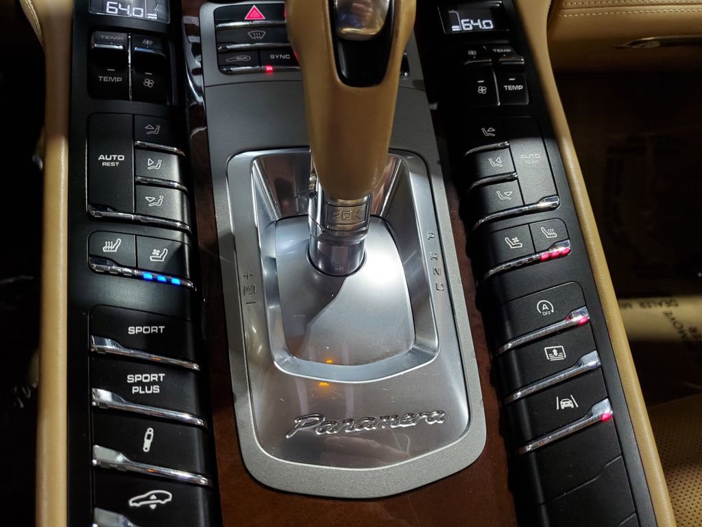 Used 2014 Porsche Panamera 4S Executive image 40