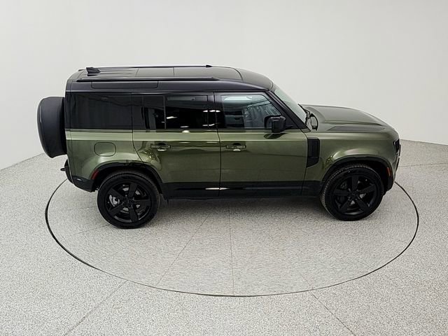 New 2026 Land Rover Defender 110 X-Dynamic SE AWD/4WD image 16