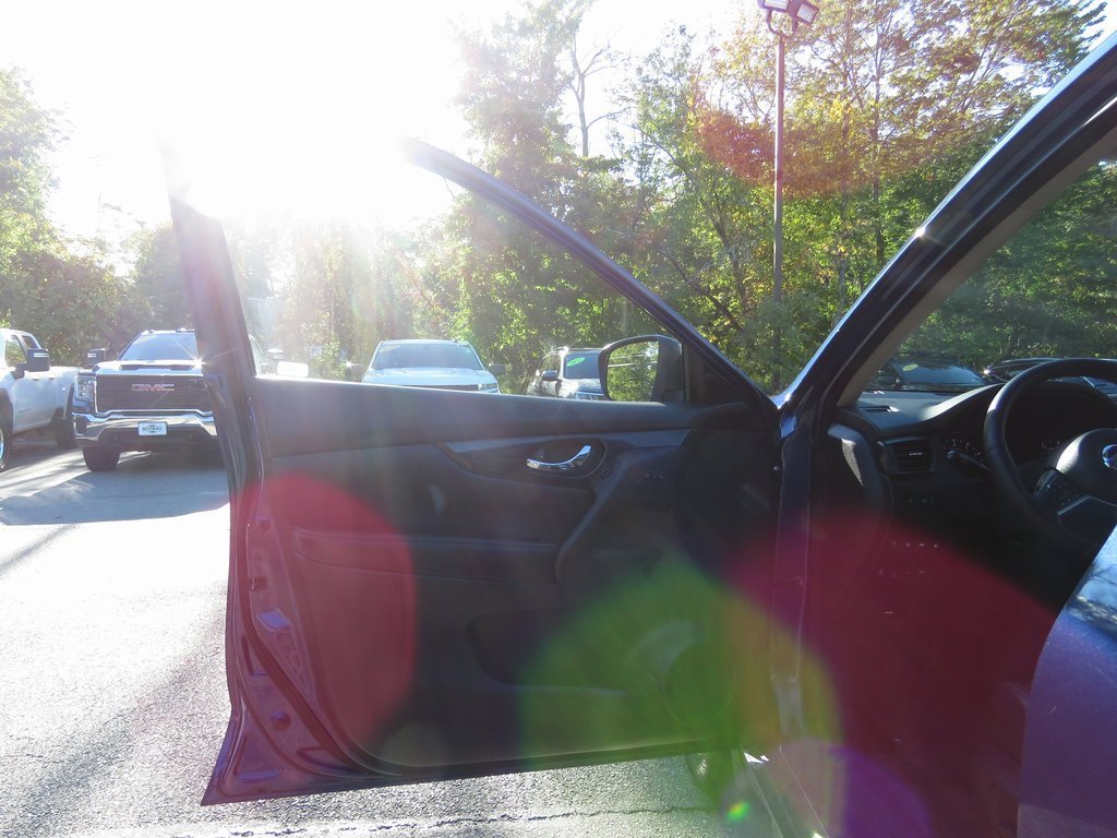 Used 2019 Nissan Rogue SL w/ Premium Package image 9