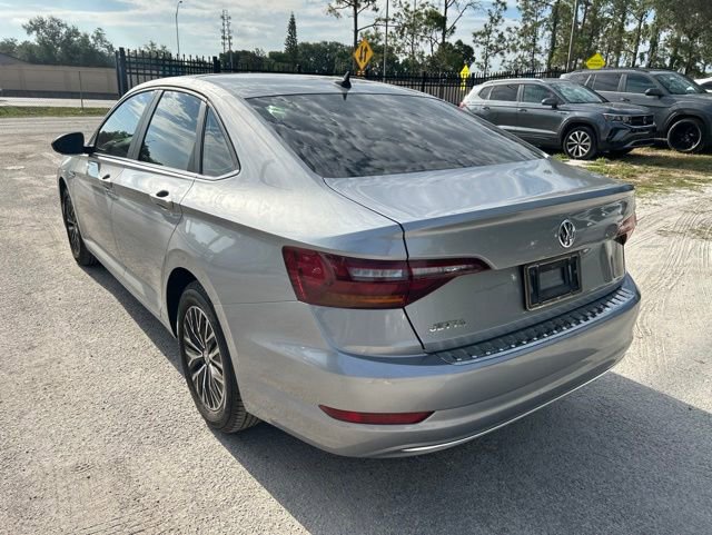 Used 2019 Volkswagen Jetta SEL w/ Cold Weather Package FWD image 3