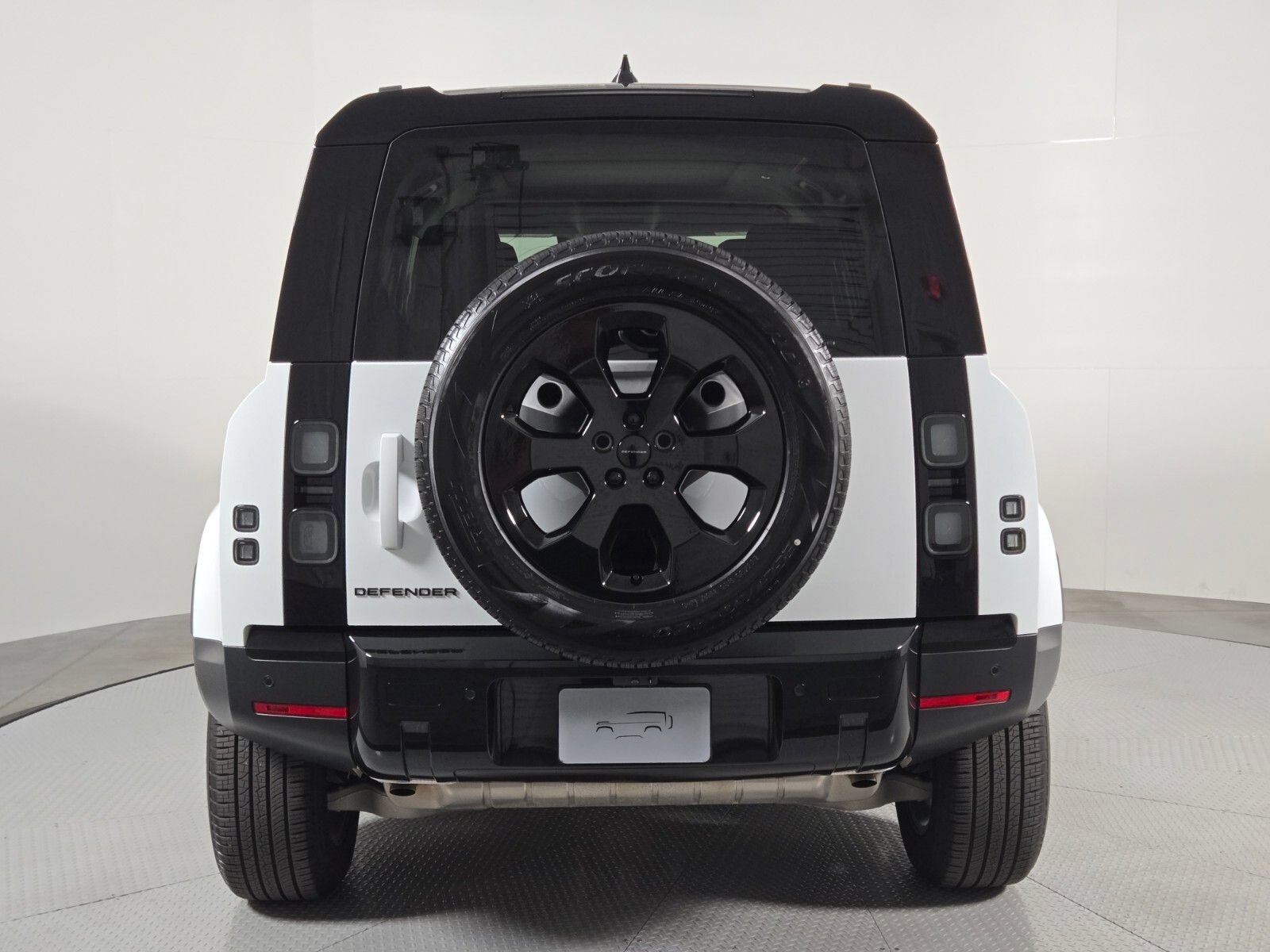 Used 2026 Land Rover Defender 110 S AWD/4WD image 7