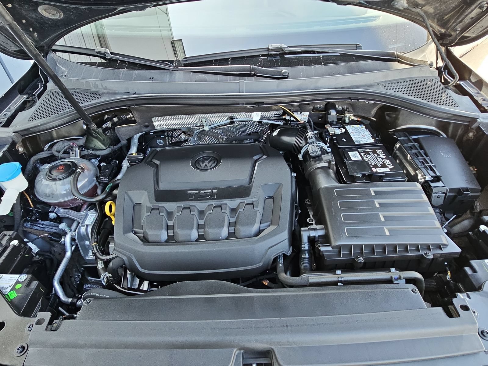 Certified 2024 Volkswagen Tiguan SE FWD image 32