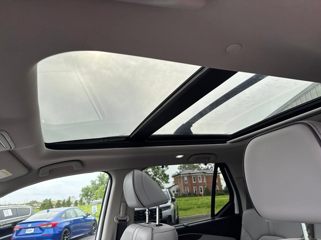 Certified 2024 Honda Pilot Elite image 33
