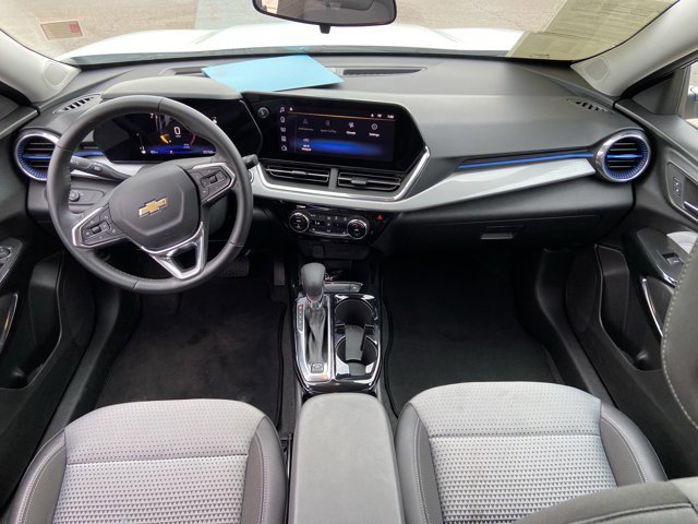 Used 2025 Chevrolet Trax LT w/ LT Convenience Package FWD image 45