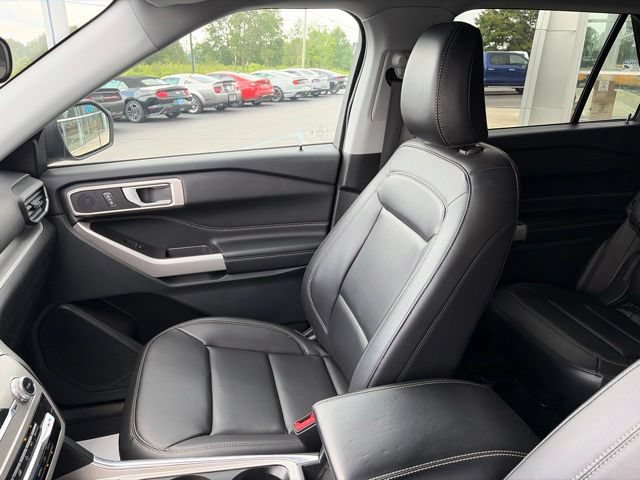 Used 2024 Ford Explorer XLT w/ Equipment Group 202A AWD/4WD image 10