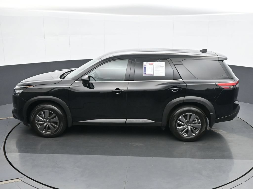Used 2025 Nissan Pathfinder S AWD/4WD image 18