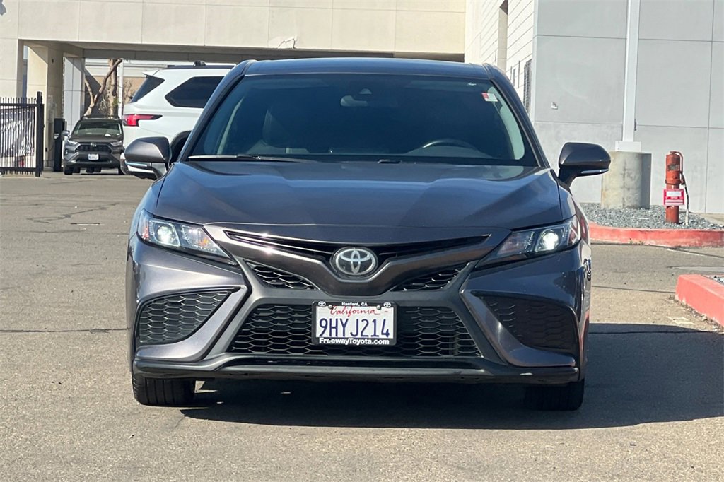 Used 2022 Toyota Camry SE image 11