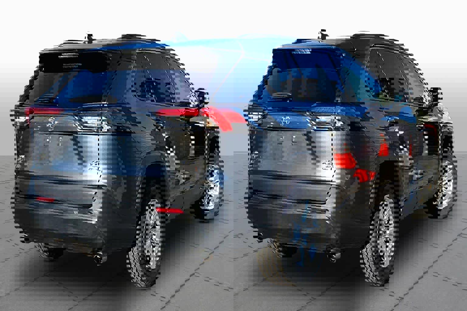 Used 2020 Toyota RAV4 XLE w/ Convenience Package AWD/4WD image 13