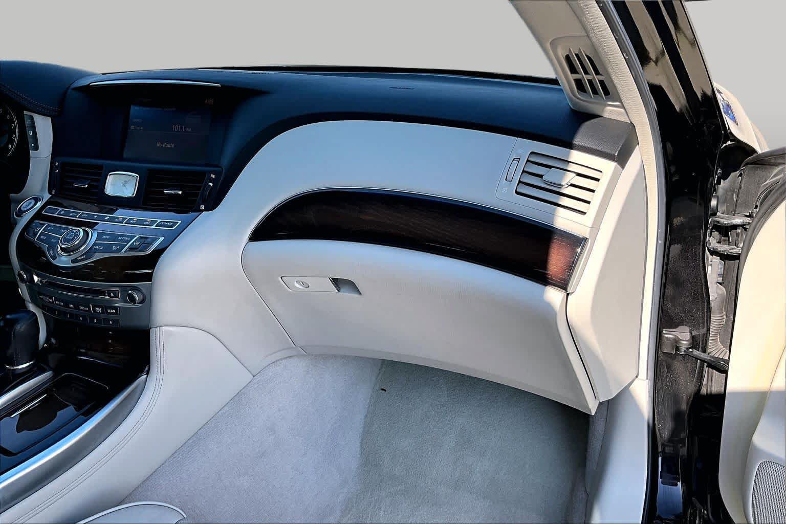 Used 2012 INFINITI M37 w/ Deluxe Touring Pkg RWD image 16