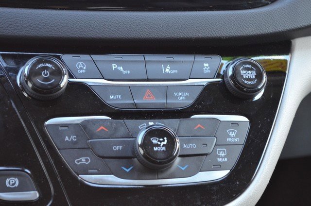 Used 2024 Chrysler Pacifica Touring-L image 29