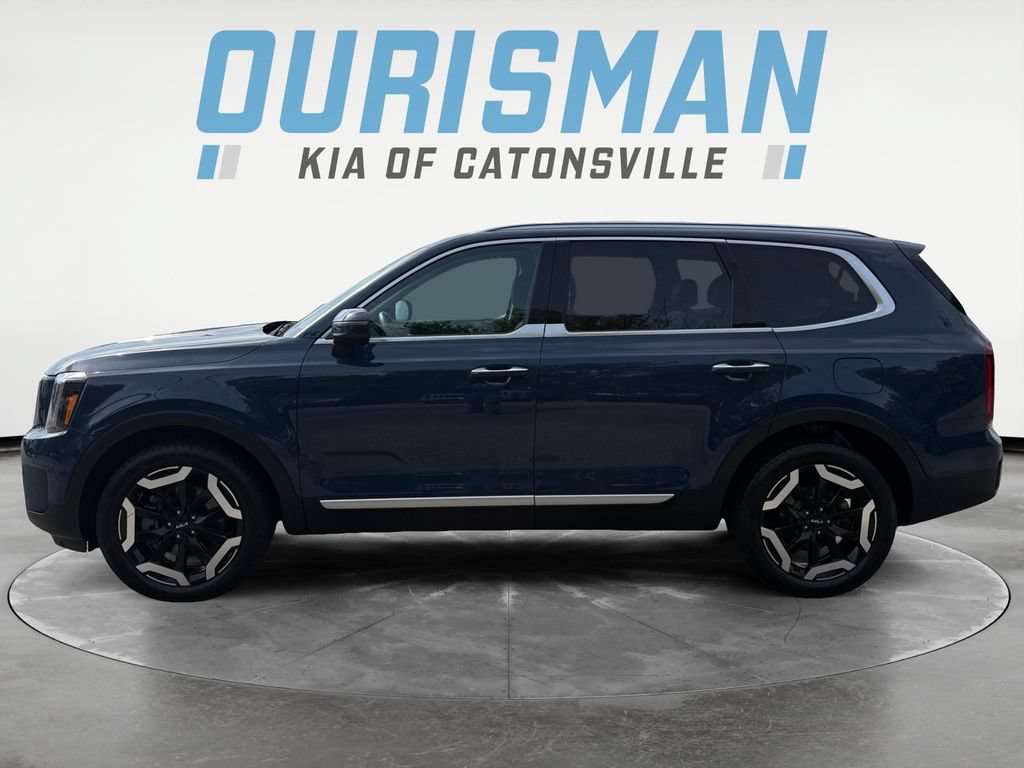 Used 2025 Kia Telluride S FWD image 3
