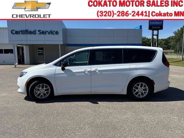 Used 2024 Chrysler Voyager LX FWD image 4