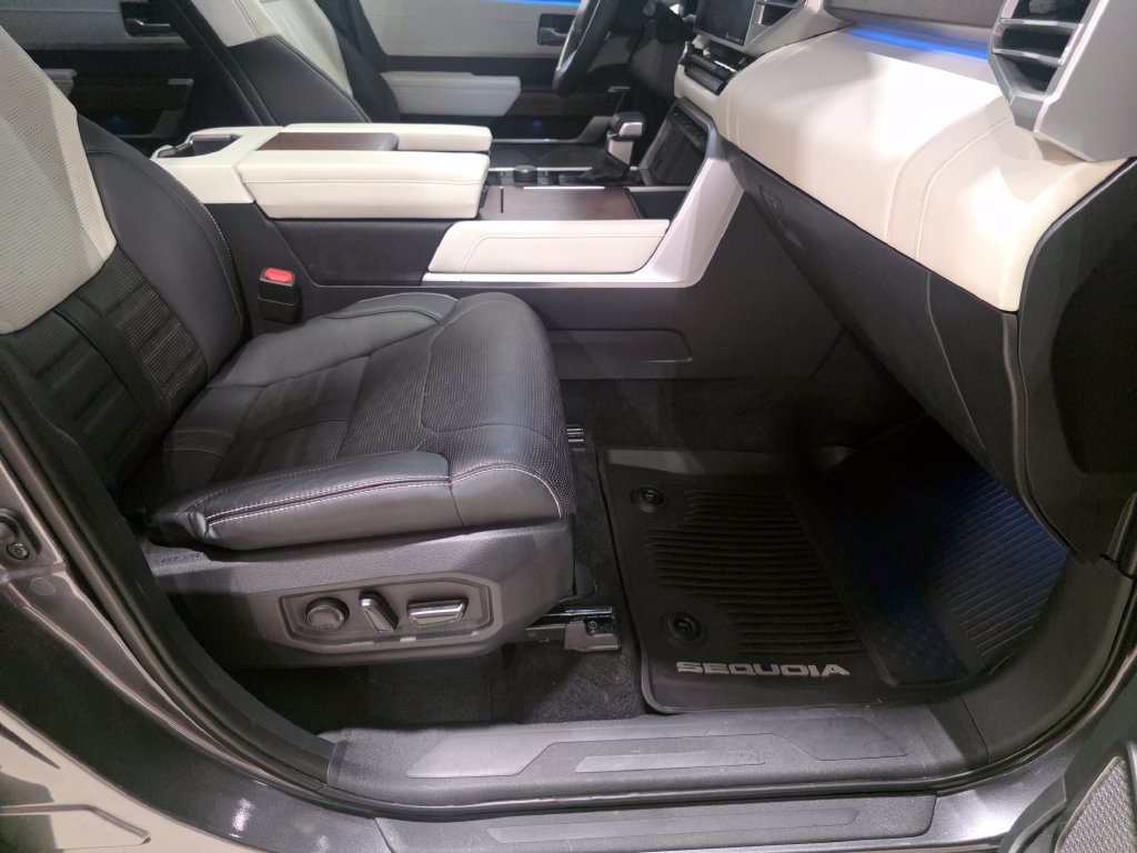Used 2024 Toyota Sequoia Capstone AWD/4WD image 16