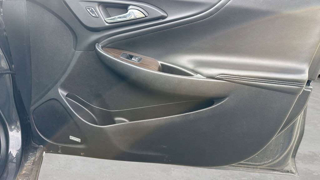 Used 2016 Chevrolet Malibu Premier w/ Driver Confidence Package II FWD image 10