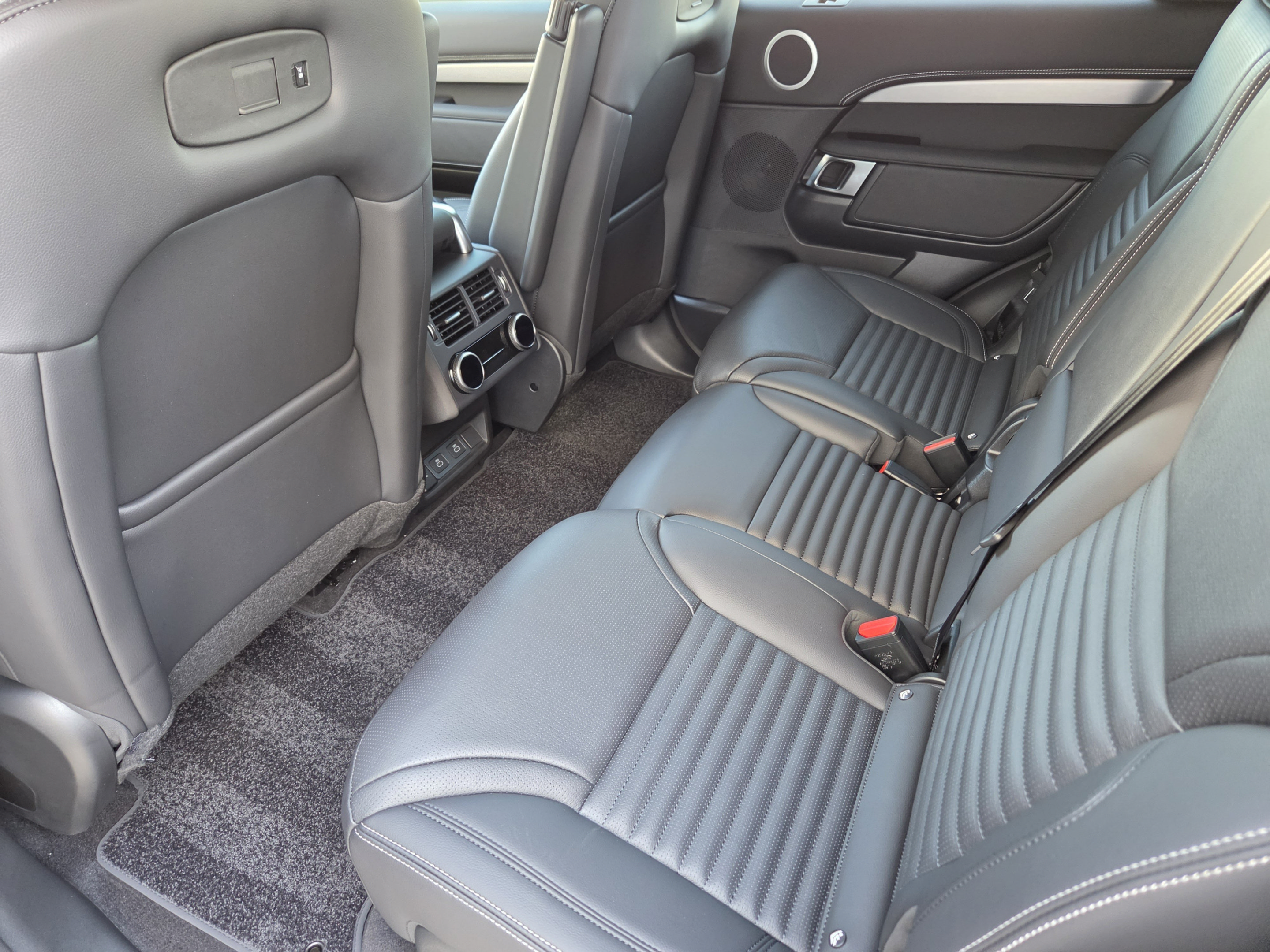 New 2026 Land Rover Discovery Dynamic SE AWD/4WD image 26