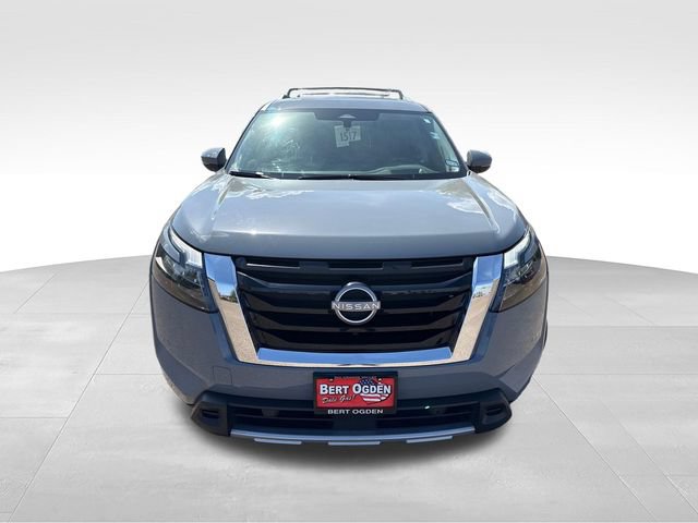 Certified 2025 Nissan Pathfinder Platinum AWD/4WD image 2