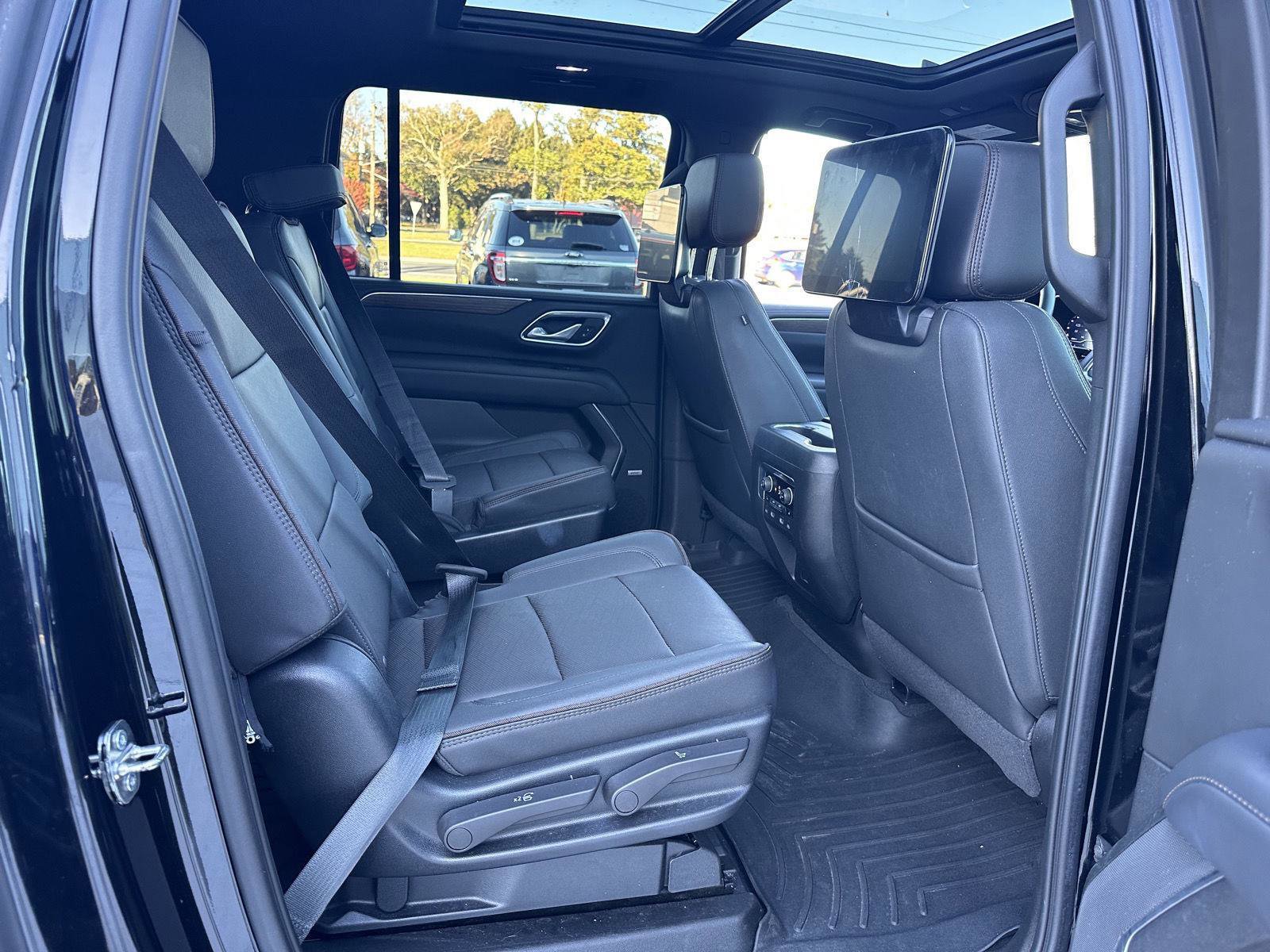 Used 2023 Chevrolet Suburban High Country image 38