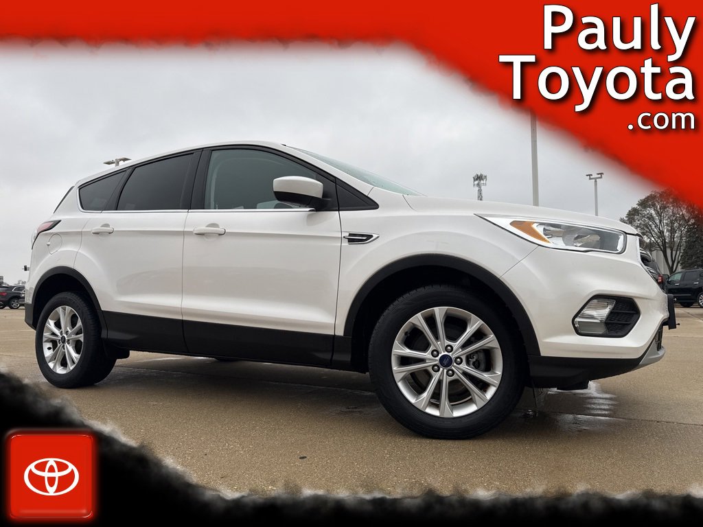 Used 2017 Ford Escape SE image 1