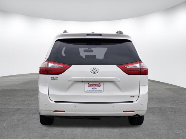 Used 2017 Toyota Sienna XLE Premium FWD image 5