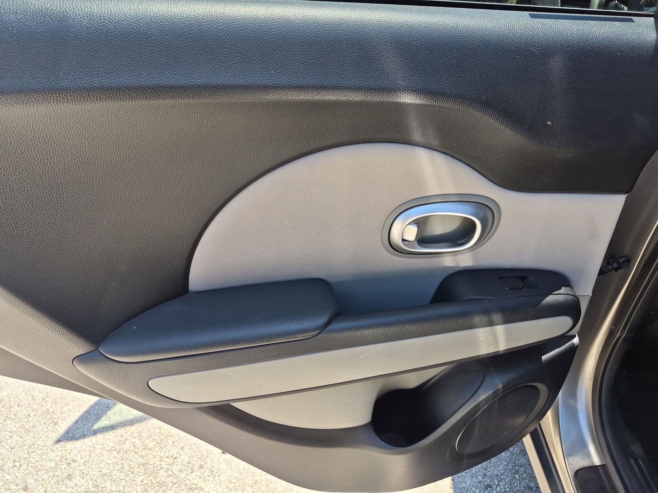 Used 2016 Kia Soul + FWD image 15