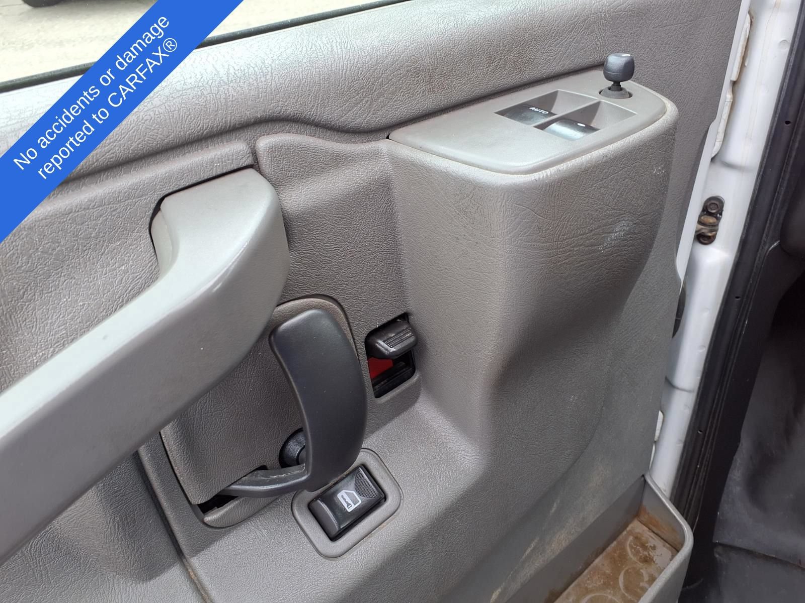 Used 2017 Chevrolet Express 2500 RWD image 18