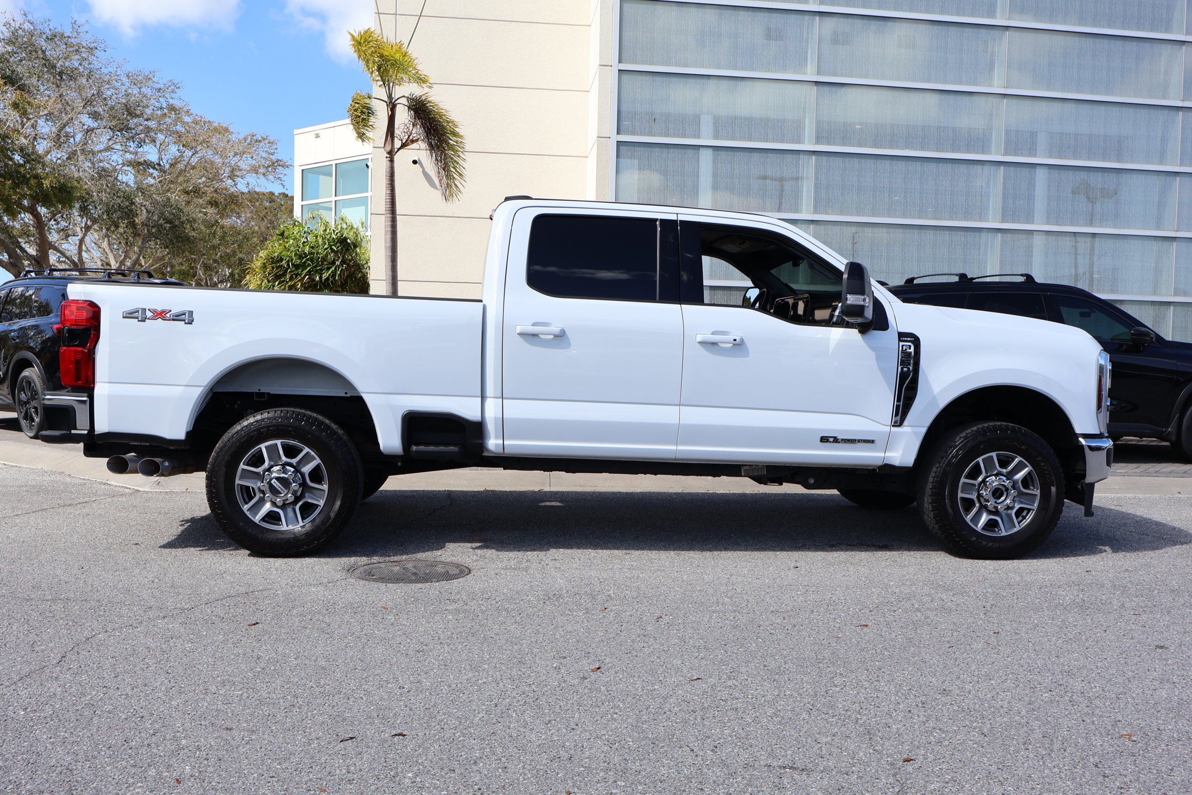 Used 2025 Ford F350 Lariat image 9