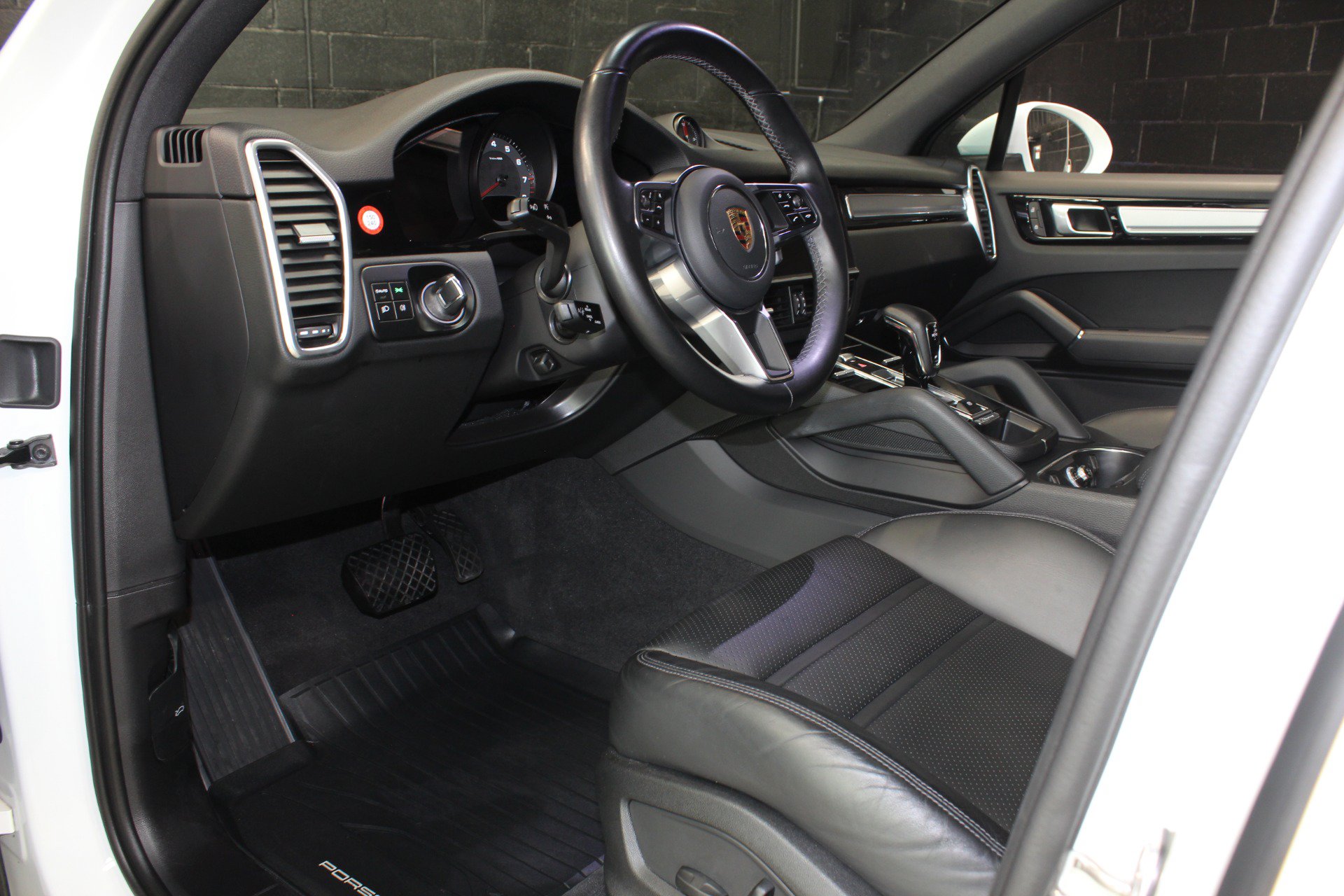 Used 2022 Porsche Cayenne Platinum Edition AWD/4WD image 37