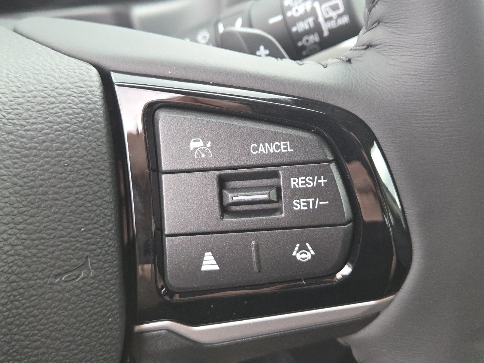 New 2026 Honda Odyssey Touring image 7