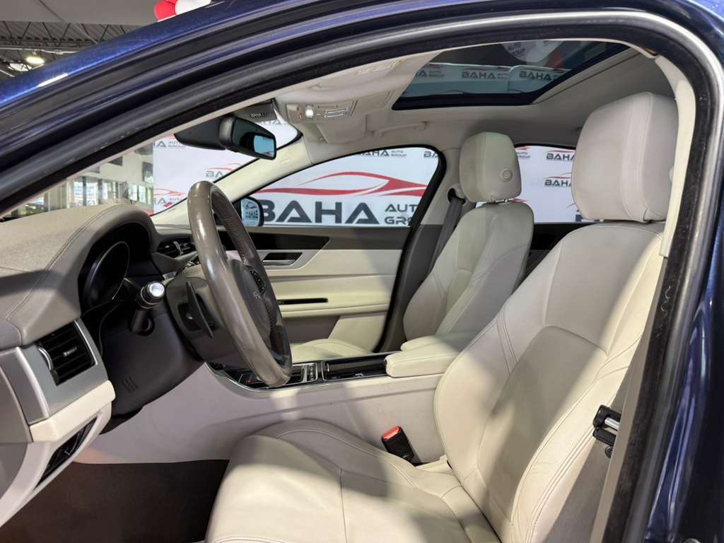 Used 2018 Jaguar XF Premium AWD/4WD image 28