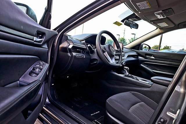 Used 2025 Nissan Altima 2.5 SV image 28