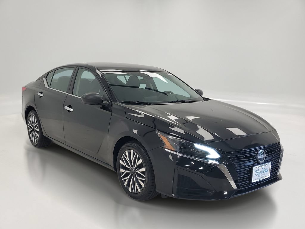 Used 2025 Nissan Altima 2.5 SV FWD image 3