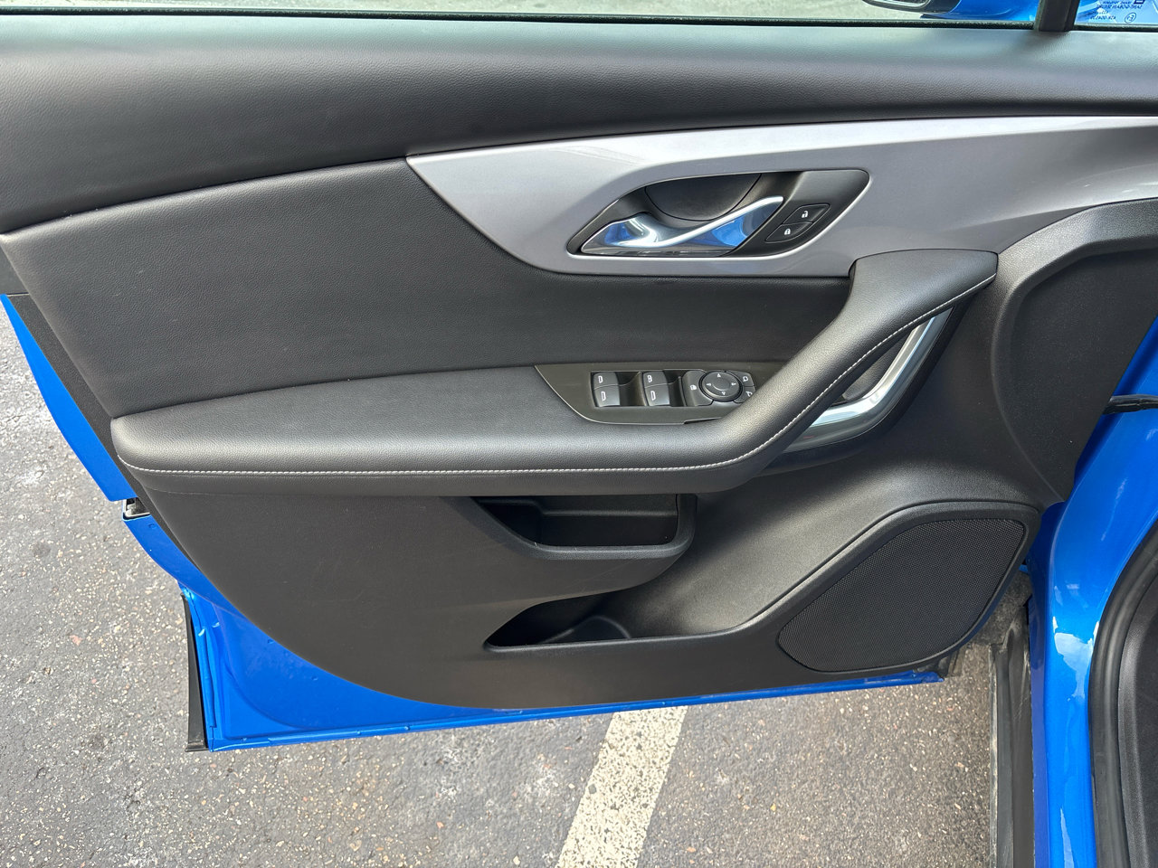 Used 2025 Chevrolet Blazer LT image 9