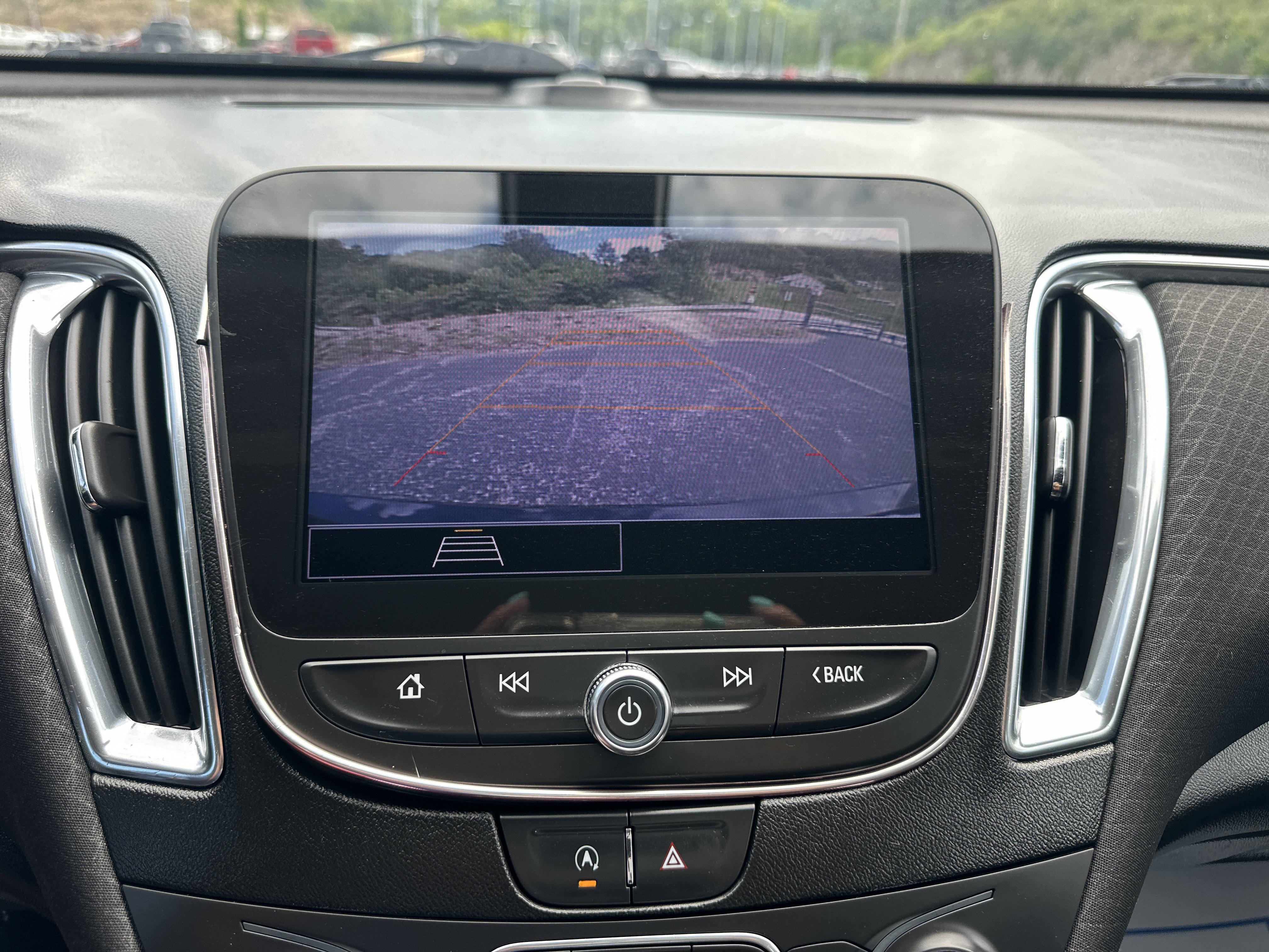 Used 2021 Chevrolet Malibu LT FWD image 16