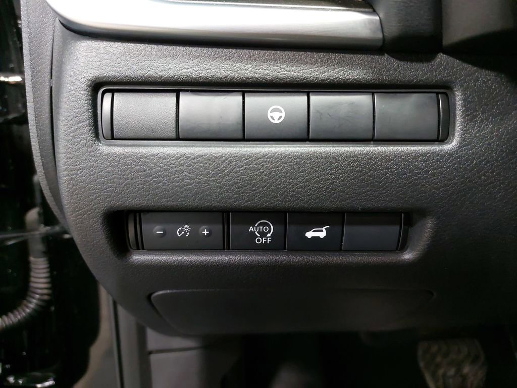 Certified 2025 Nissan Rogue SV image 26