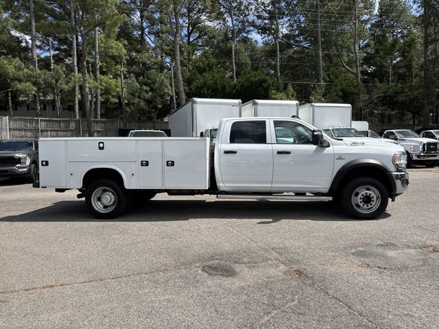 Used 2024 RAM 5500 Tradesman w/ Chrome Appearance Group AWD/4WD image 8