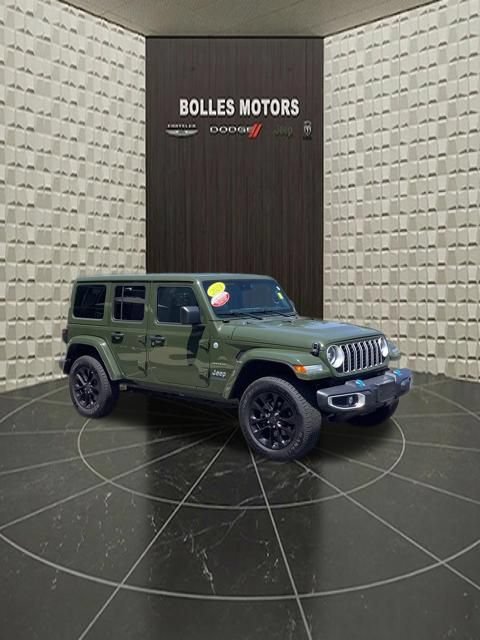 Used 2024 Jeep Wrangler Unlimited Sahara AWD/4WD image 2