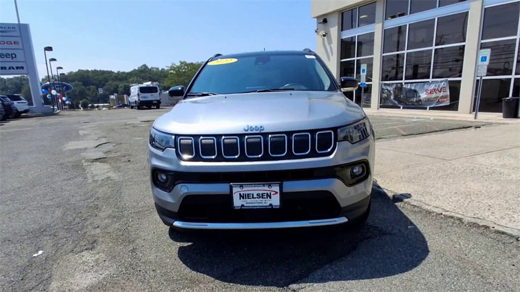 Certified 2022 Jeep Compass Limited image 3