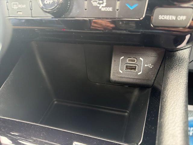 Used 2024 Jeep Compass Limited image 27