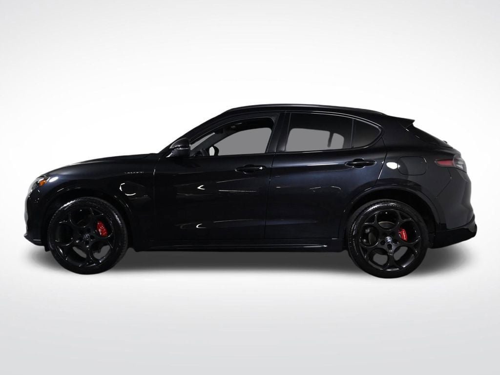 Used 2025 Alfa Romeo Stelvio Sprint w/ Veloce Package AWD/4WD image 2