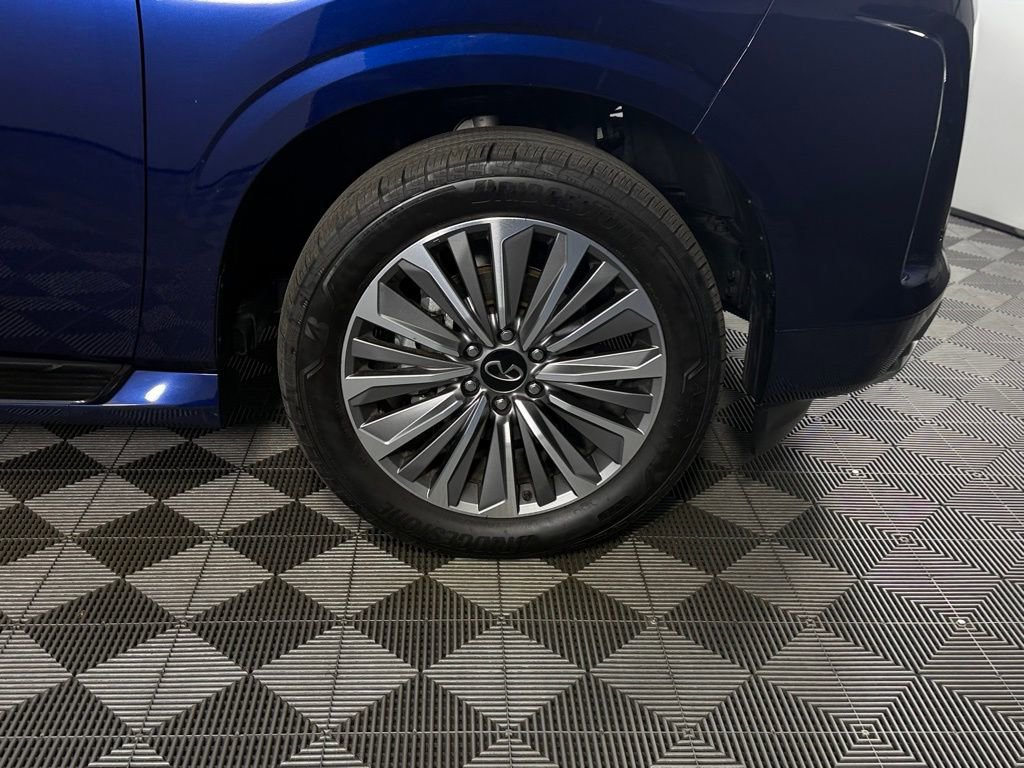 Used 2025 INFINITI QX80 Sensory AWD/4WD image 12