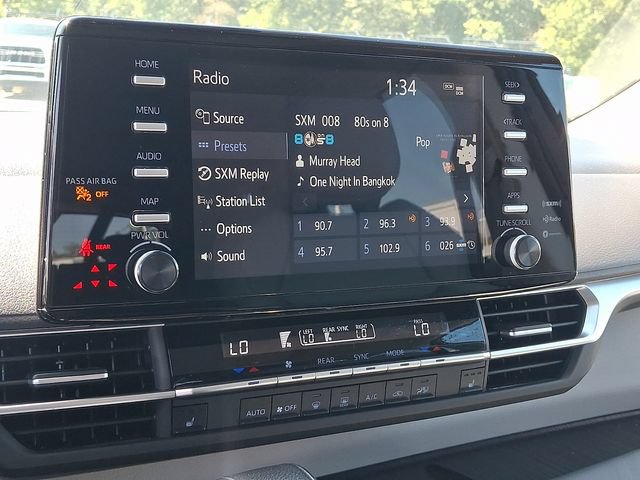 Used 2024 Toyota Sienna XLE FWD image 16