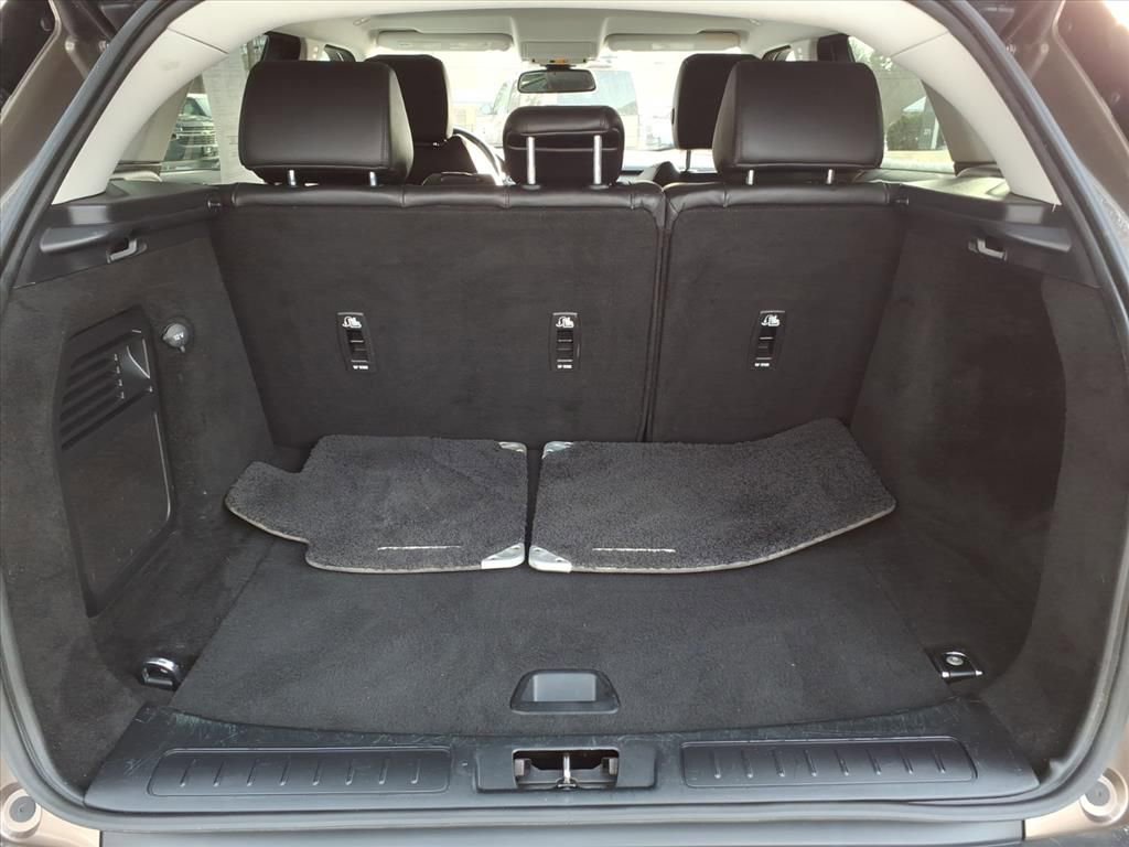 Used 2019 Land Rover Range Rover Evoque SE image 12