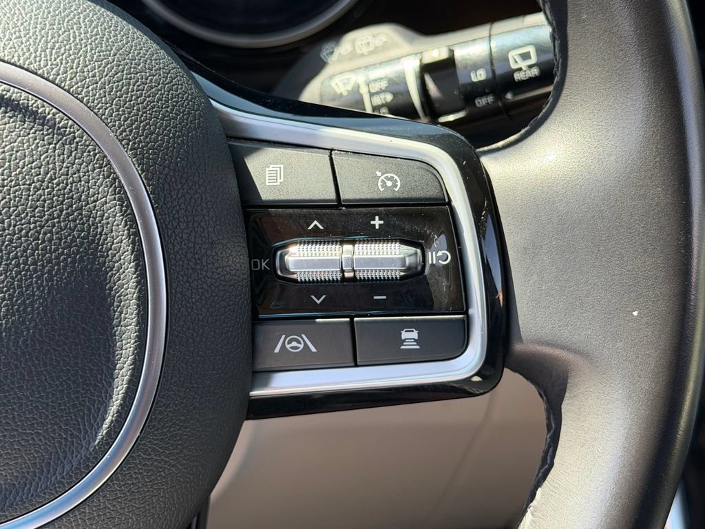 Used 2024 Kia Carnival EX FWD image 14