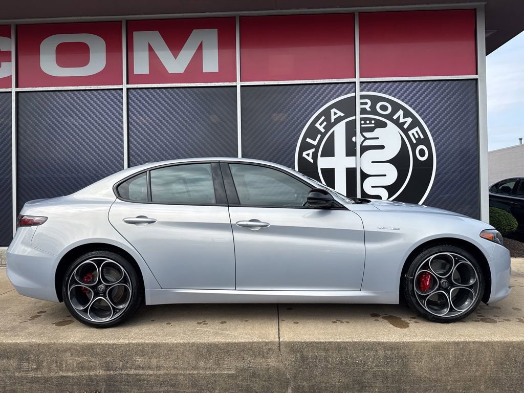 New 2026 Alfa Romeo Giulia AWD image 2