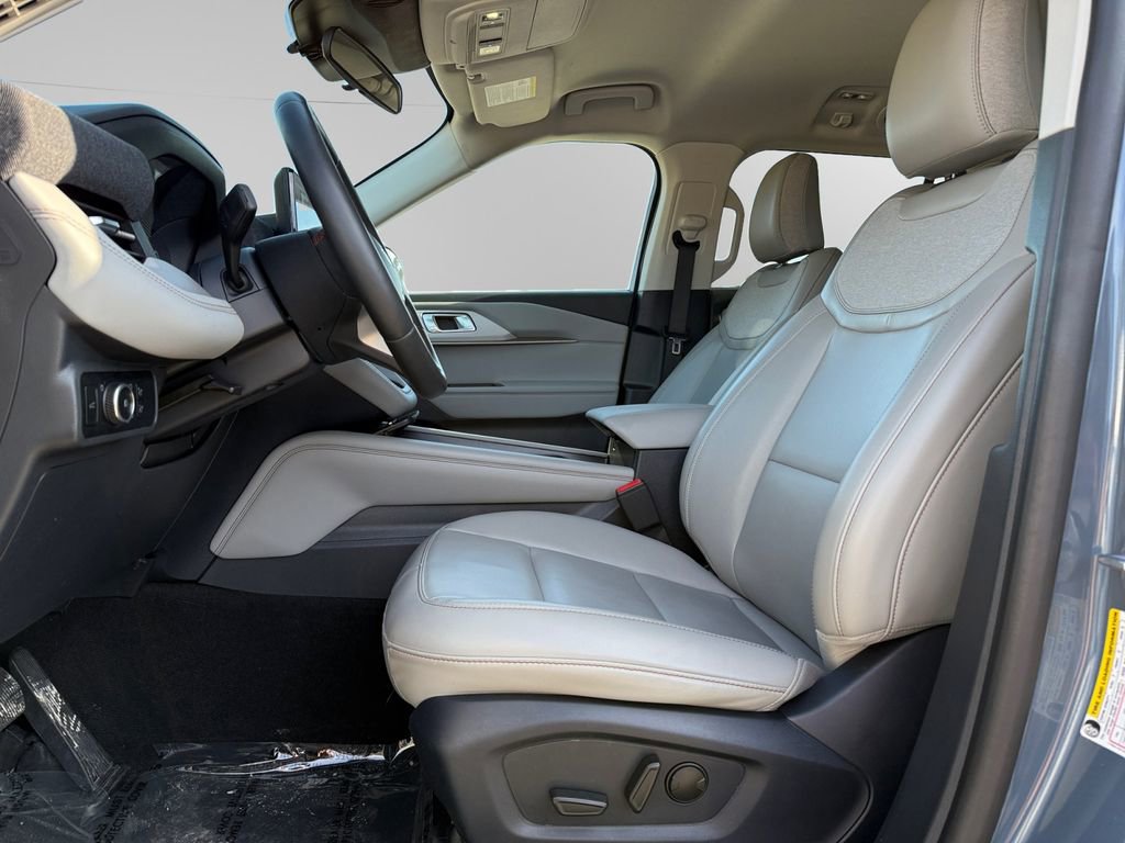 Certified 2025 Ford Explorer Active w/ Active Comfort Package image 9